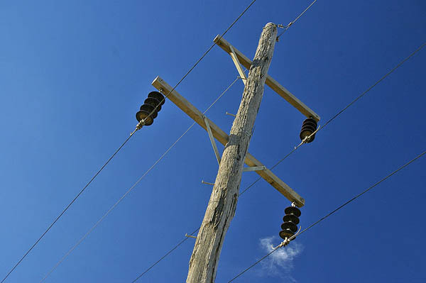 600px-Two_armed_power_pole